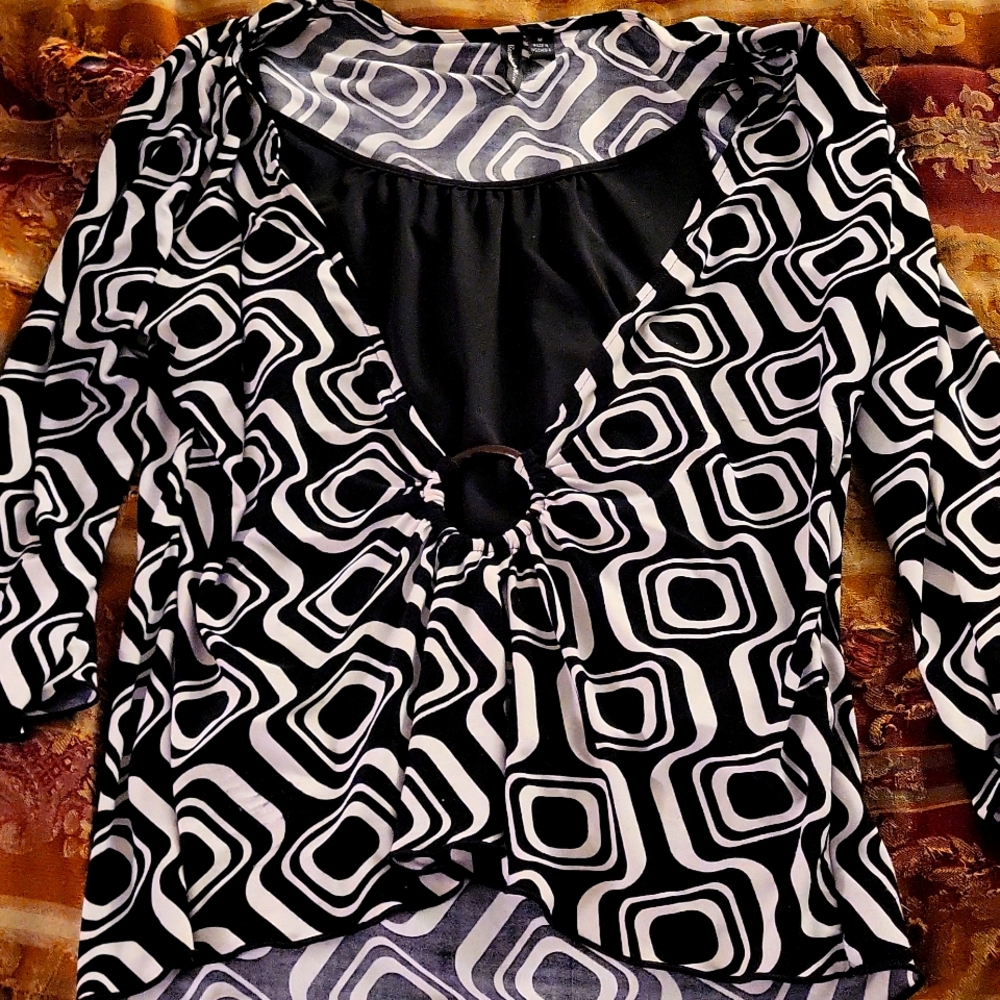 Black and white Essentials by Milano long sleeve top size M